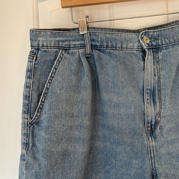 American Eagle | Pleated Mom Short 4" Inseam Mid-Wash Plus Size 18 Summer Spring - Picture 3 of 9